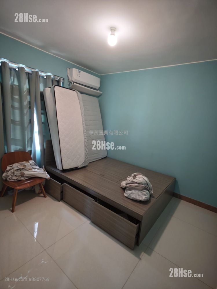 Village Rental 4 Bedrooms , 3 Bathrooms 1,400 ft²