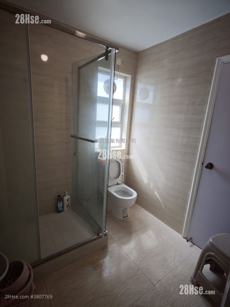 Village Rental 4 Bedrooms , 3 Bathrooms 1,400 ft²