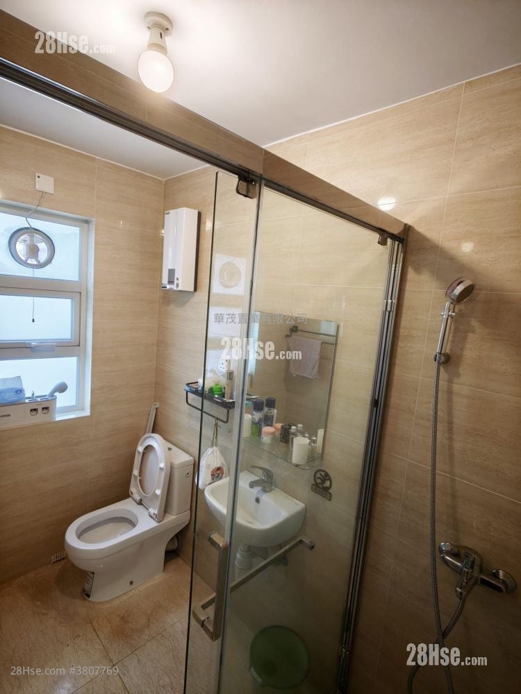 Village Rental 4 Bedrooms , 3 Bathrooms 1,400 ft²