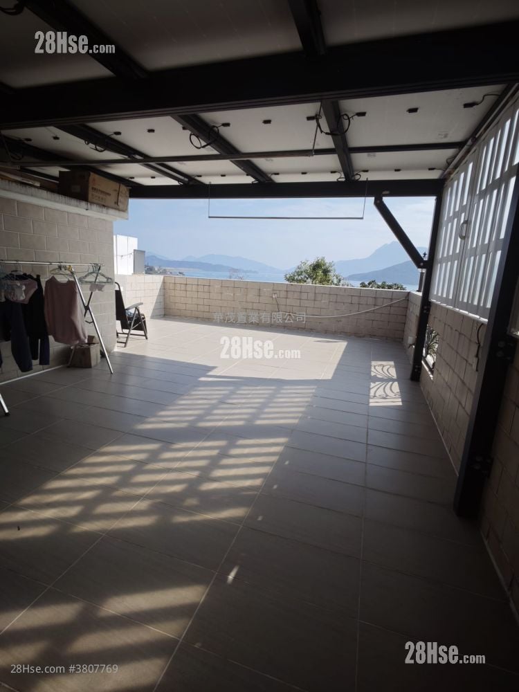 Village Rental 4 Bedrooms , 3 Bathrooms 1,400 ft²