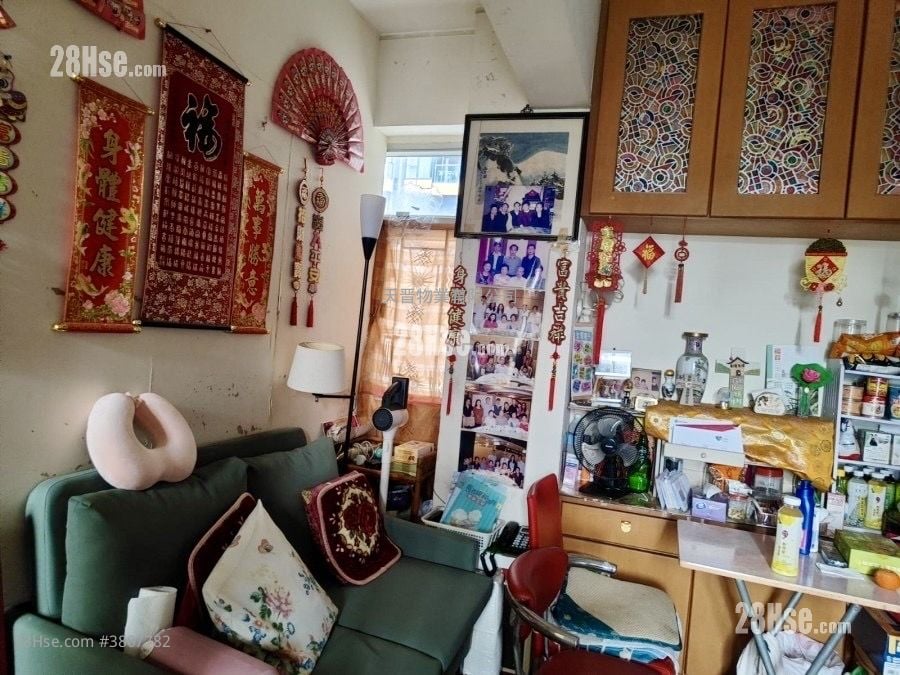 Wei King Building Sell 2 Bedrooms , 1 Bathroom 415 ft²