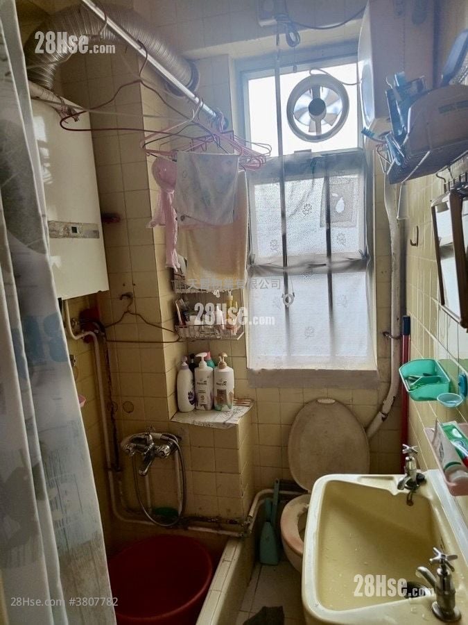 Wei King Building Sell 2 Bedrooms , 1 Bathroom 415 ft²