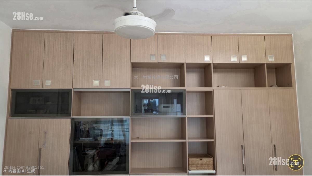 饭厅装饰柜空，储存空间充足