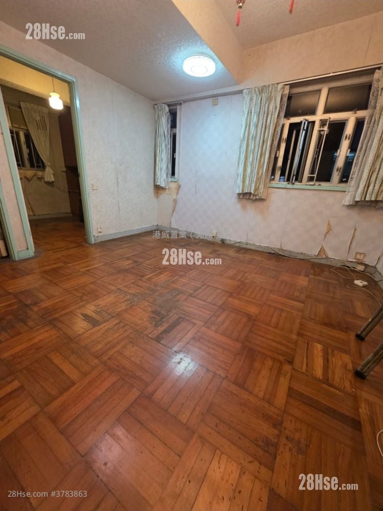 Kam Pui Building Sell 2 Bedrooms 371 ft²