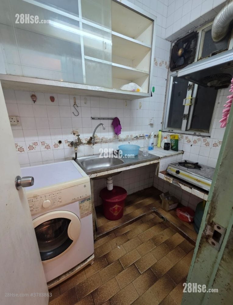 Kam Pui Building Sell 2 Bedrooms 371 ft²