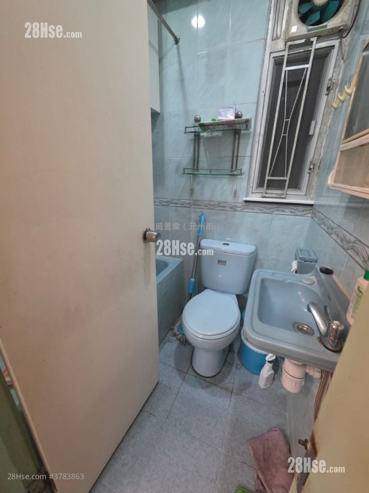Kam Pui Building Sell 2 Bedrooms 371 ft²
