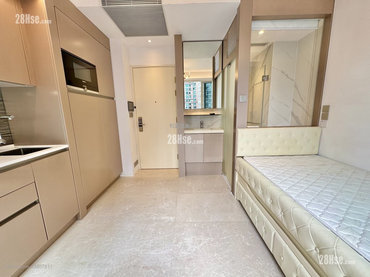 Upper Central Rental Studio , 1 Bathroom 168 ft²