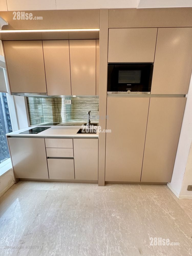 Upper Central Rental Studio , 1 Bathroom 168 ft²