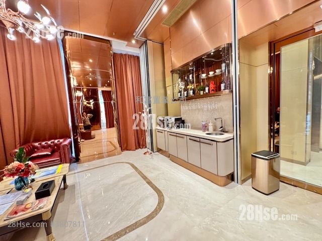 Upper Central Rental Studio , 1 Bathroom 168 ft²