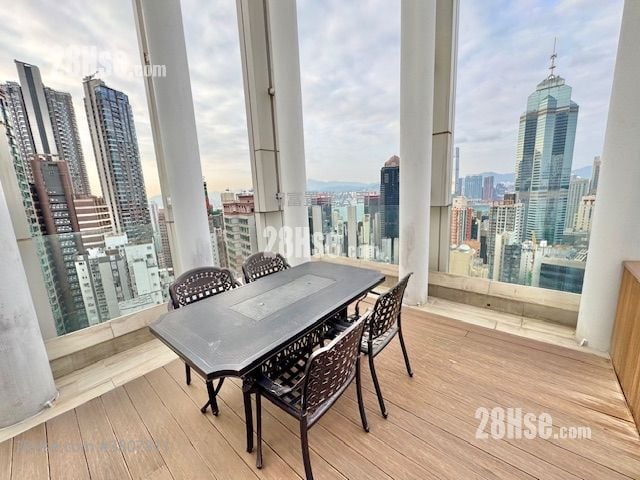 Upper Central Rental Studio , 1 Bathroom 168 ft²