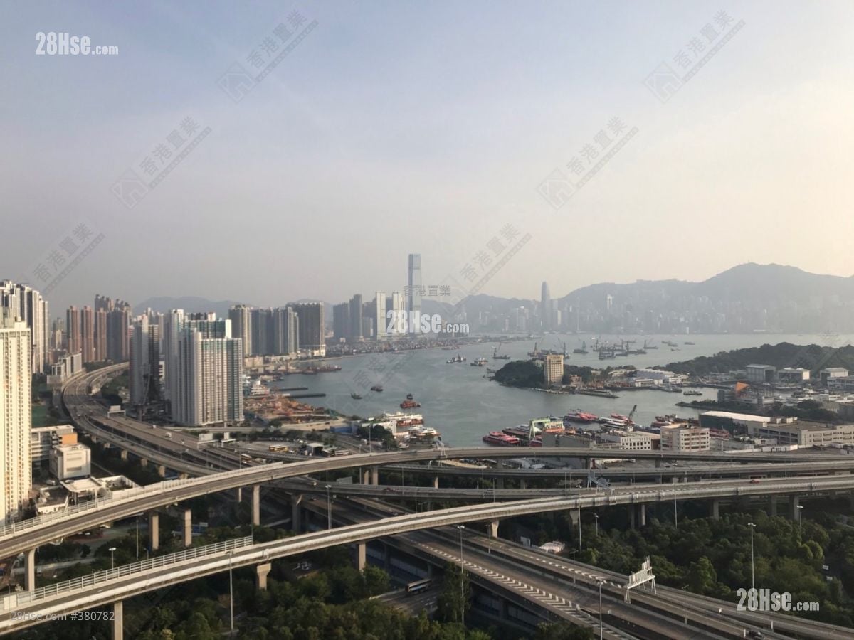 Manhattan Hill Sell 4 Bedrooms , 2 Bathrooms 1,364 ft²