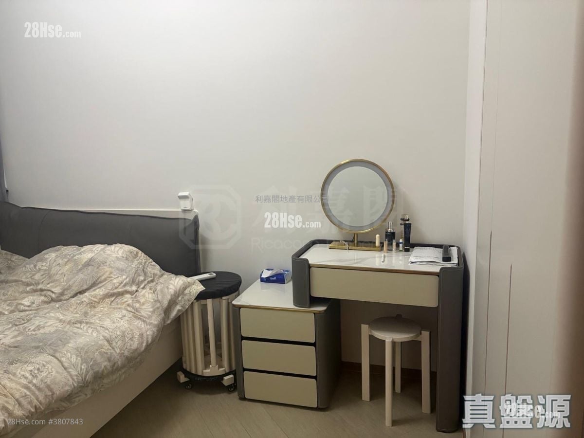 High Park Rental 420 ft²