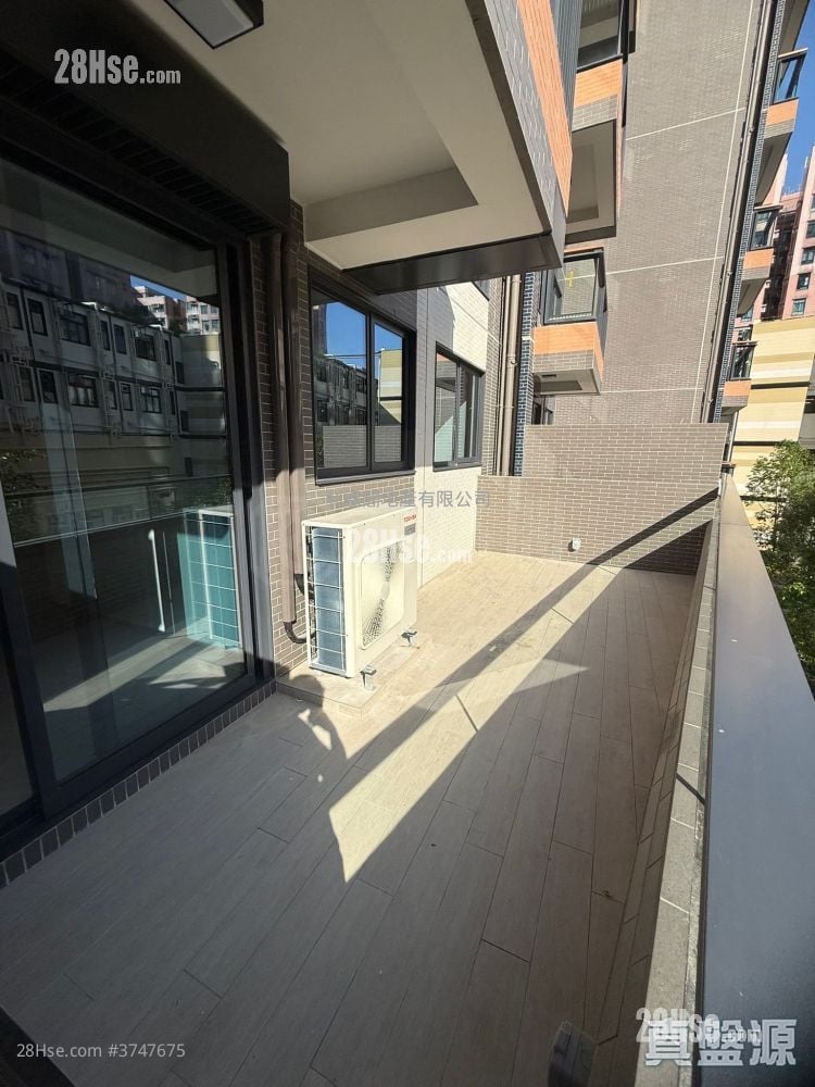 High Park Sell 2 Bedrooms , 2 Bathrooms 405 ft²