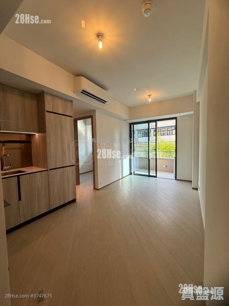 High Park Sell 2 Bedrooms , 2 Bathrooms 405 ft²