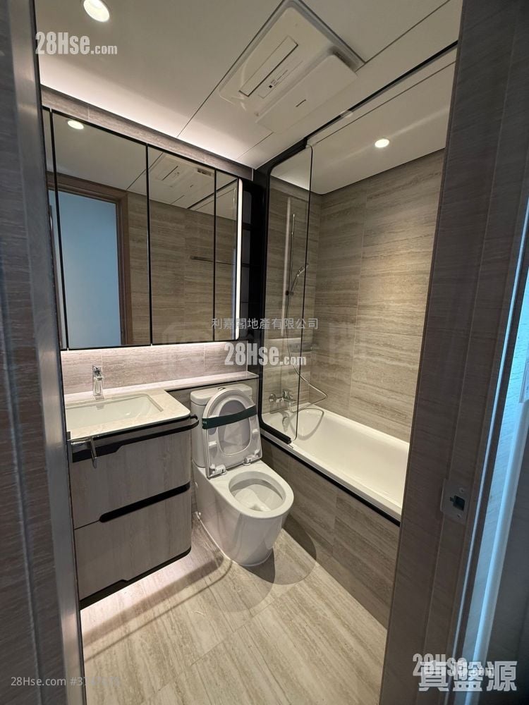 High Park Sell 2 Bedrooms , 2 Bathrooms 405 ft²