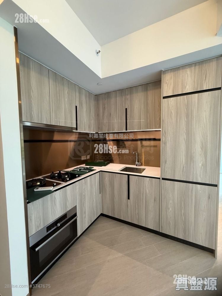 High Park Sell 2 Bedrooms , 2 Bathrooms 405 ft²