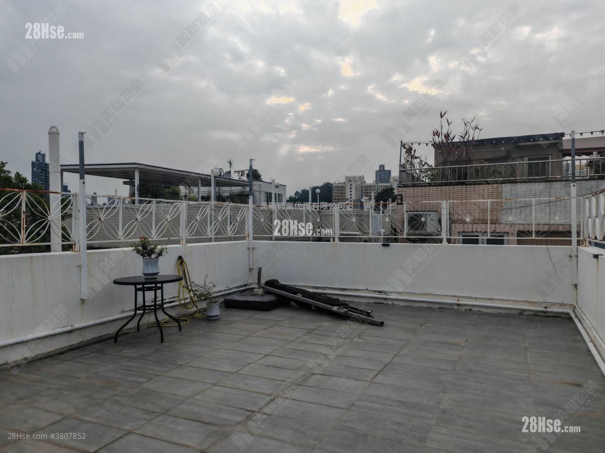 Tat Chee Court Sell 3 Bedrooms 649 ft²