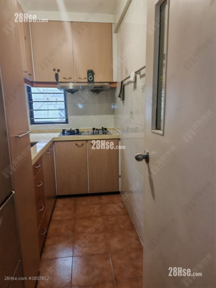 Tat Chee Court Sell 3 Bedrooms 649 ft²