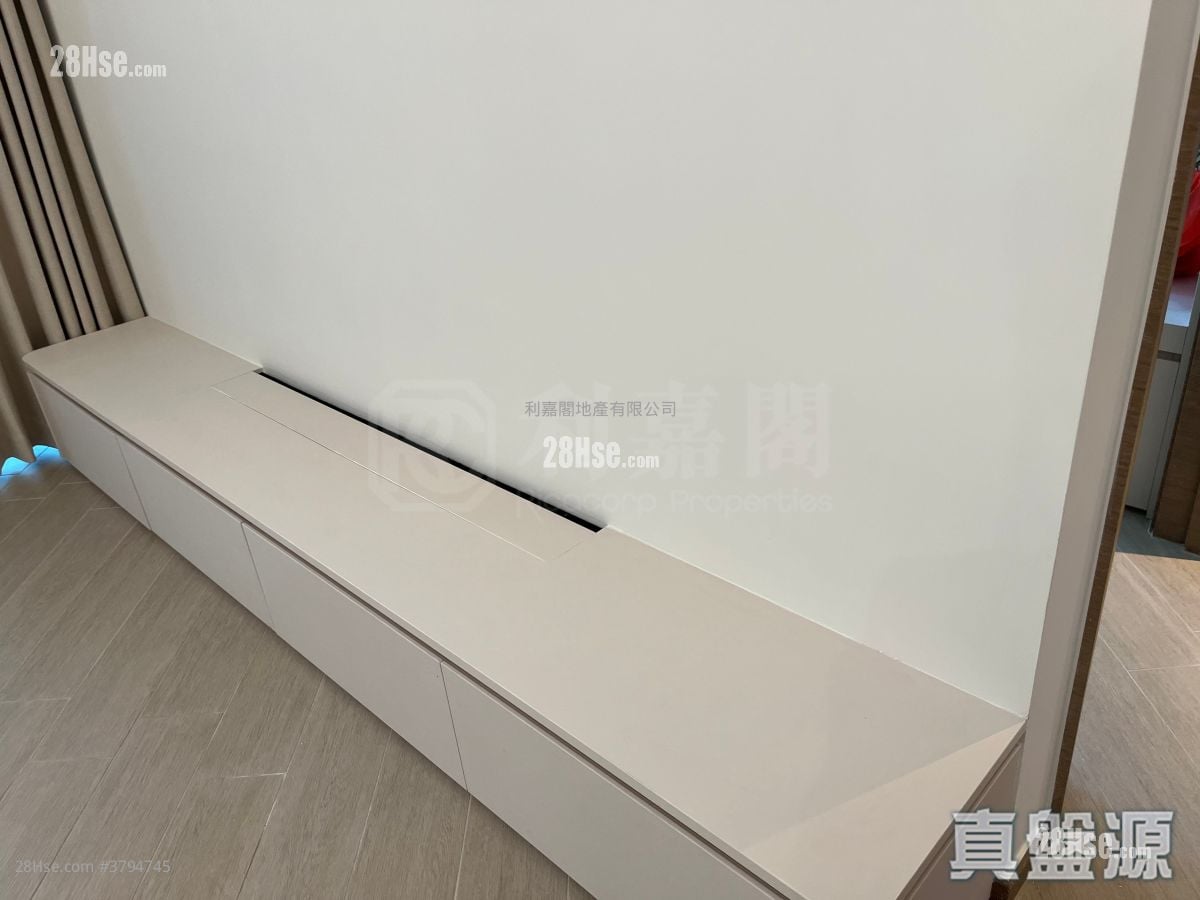 High Park Rental 443 ft²