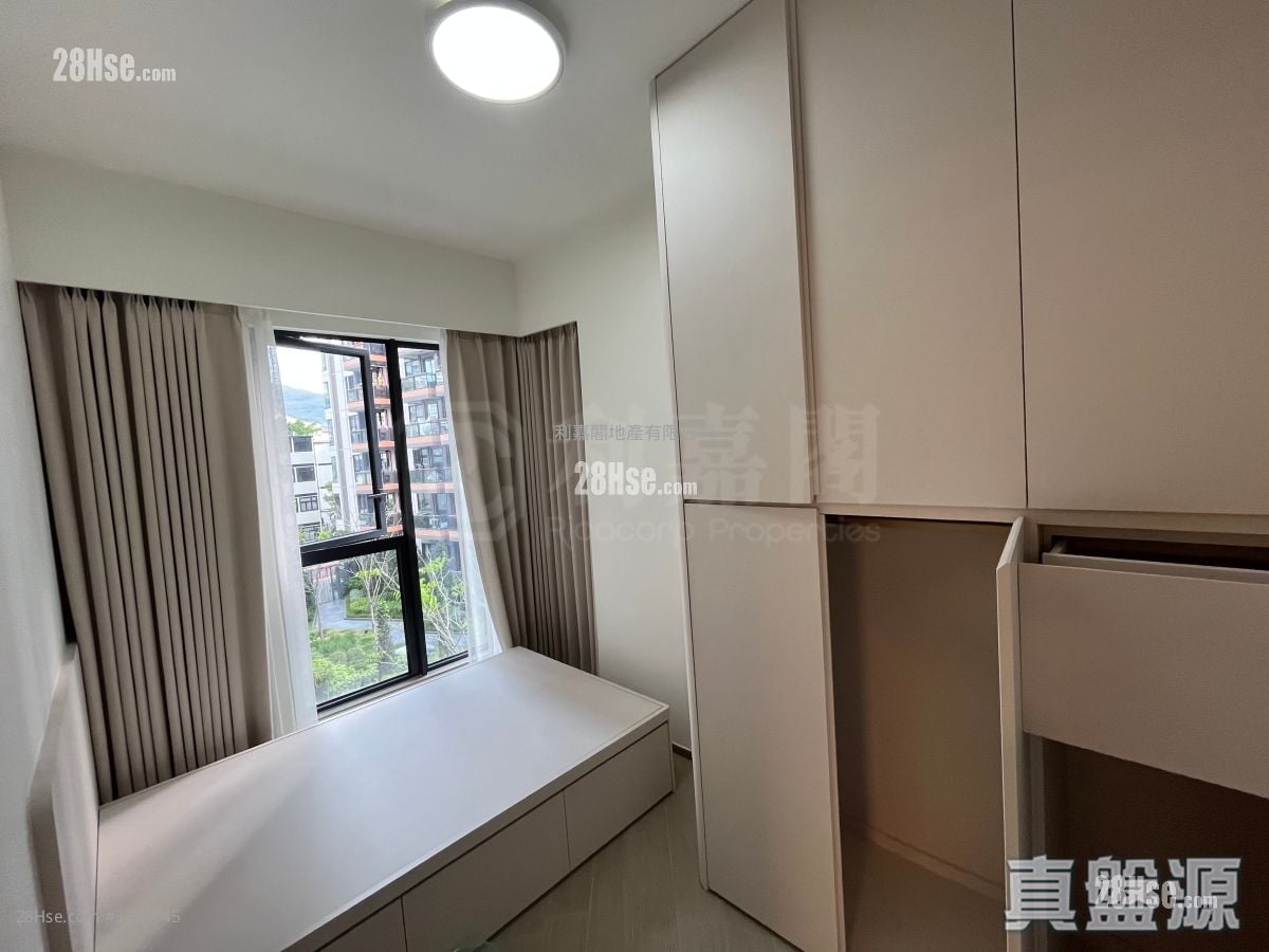 High Park Rental 443 ft²