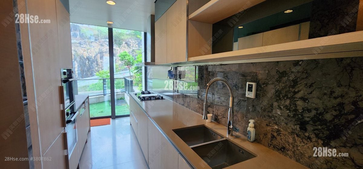 珀居 租盘 5+ 房 , 5+ 浴室 3,357 平方尺