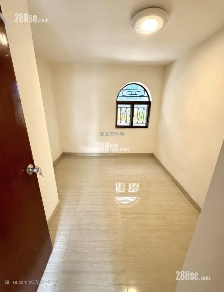 村屋 租盘 2 房 , 1 浴室 700 平方尺