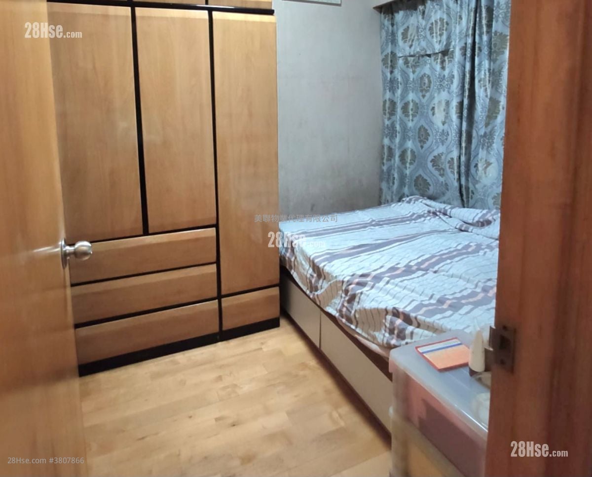 Man Fuk Building Sell 2 Bedrooms , 1 Bathroom 375 ft²