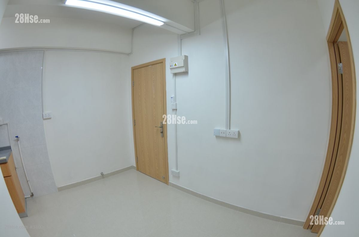 living room: 業主盤免佣 | 新裝一房一廳 | 3分鐘到牛頭角站