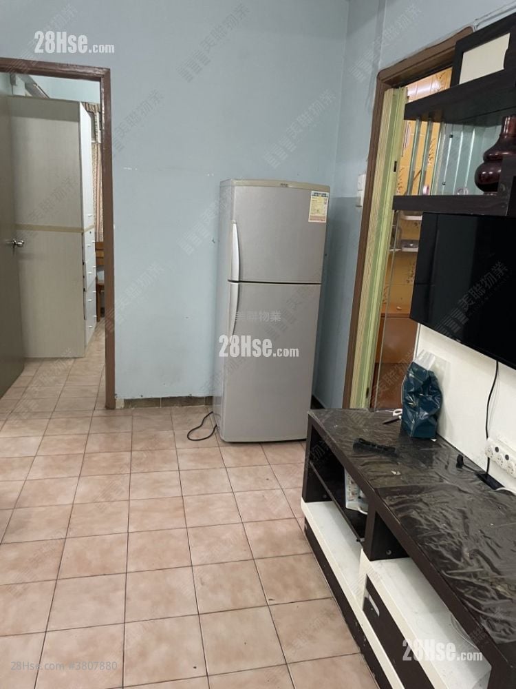 Top Court Sell 502 ft²