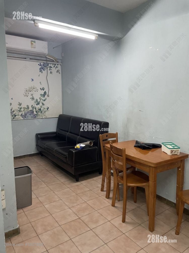 Top Court Sell 502 ft²