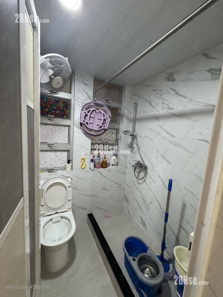 Tung Fook Building Sell 2 Bedrooms , 1 Bathroom 479 ft²