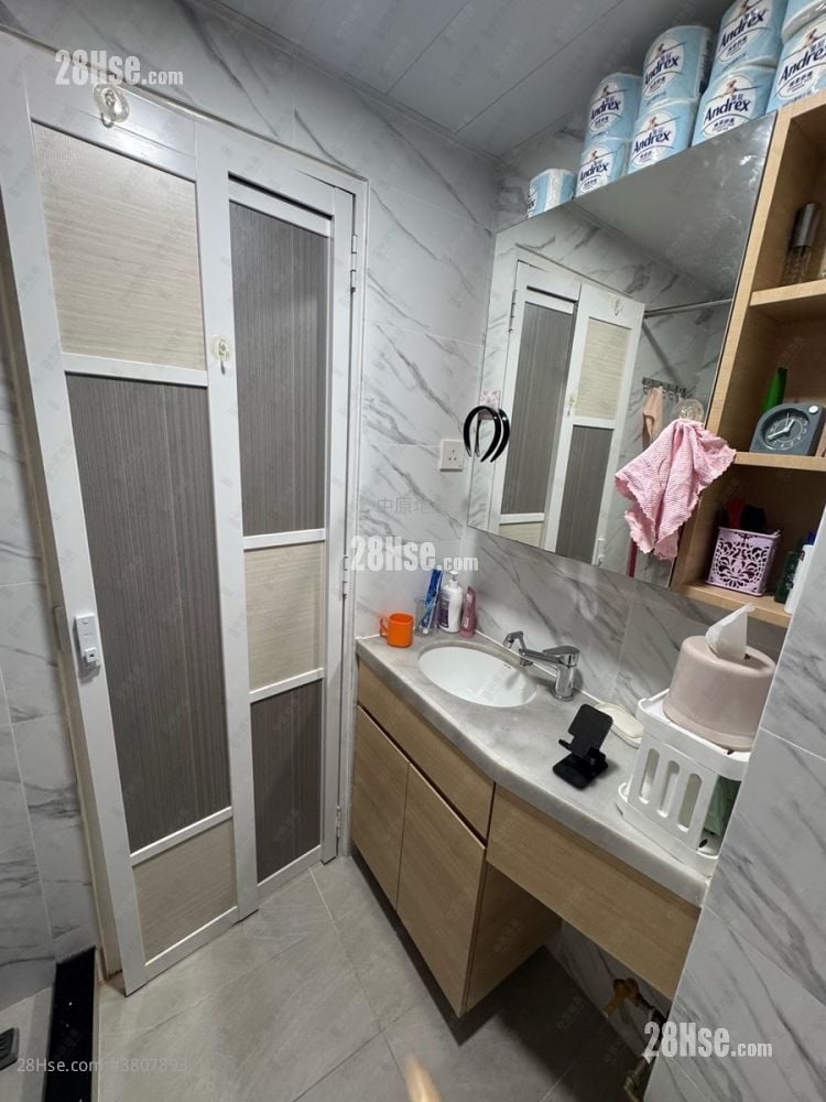 Tung Fook Building Sell 2 Bedrooms , 1 Bathroom 479 ft²