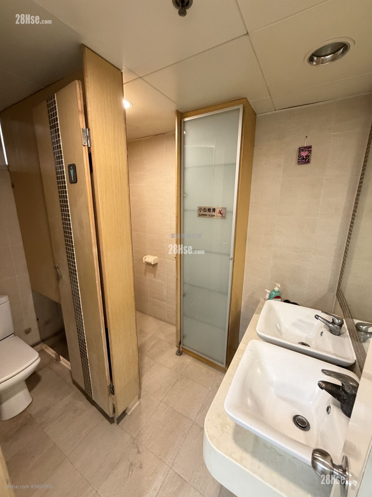 香港工业中心 租盘 2 房 2,000 平方尺