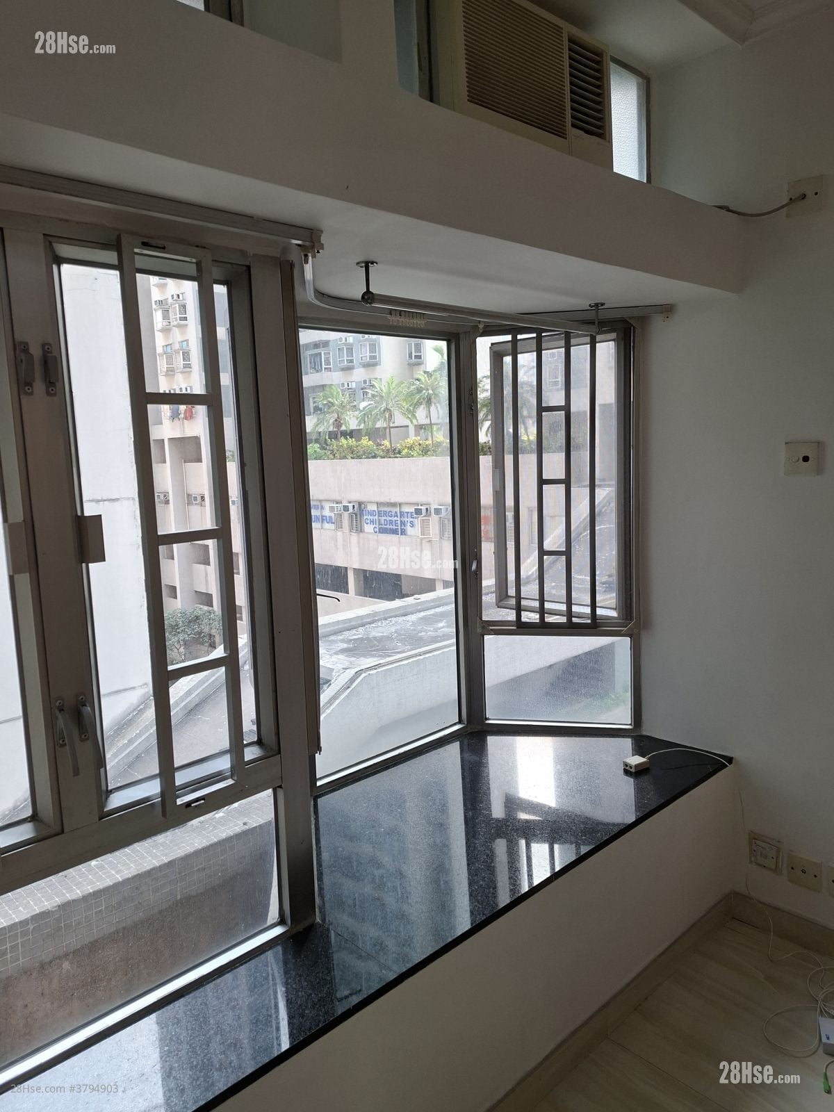 Riviera Gardens Rental 2 Bedrooms , 1 Bathroom 450 ft²