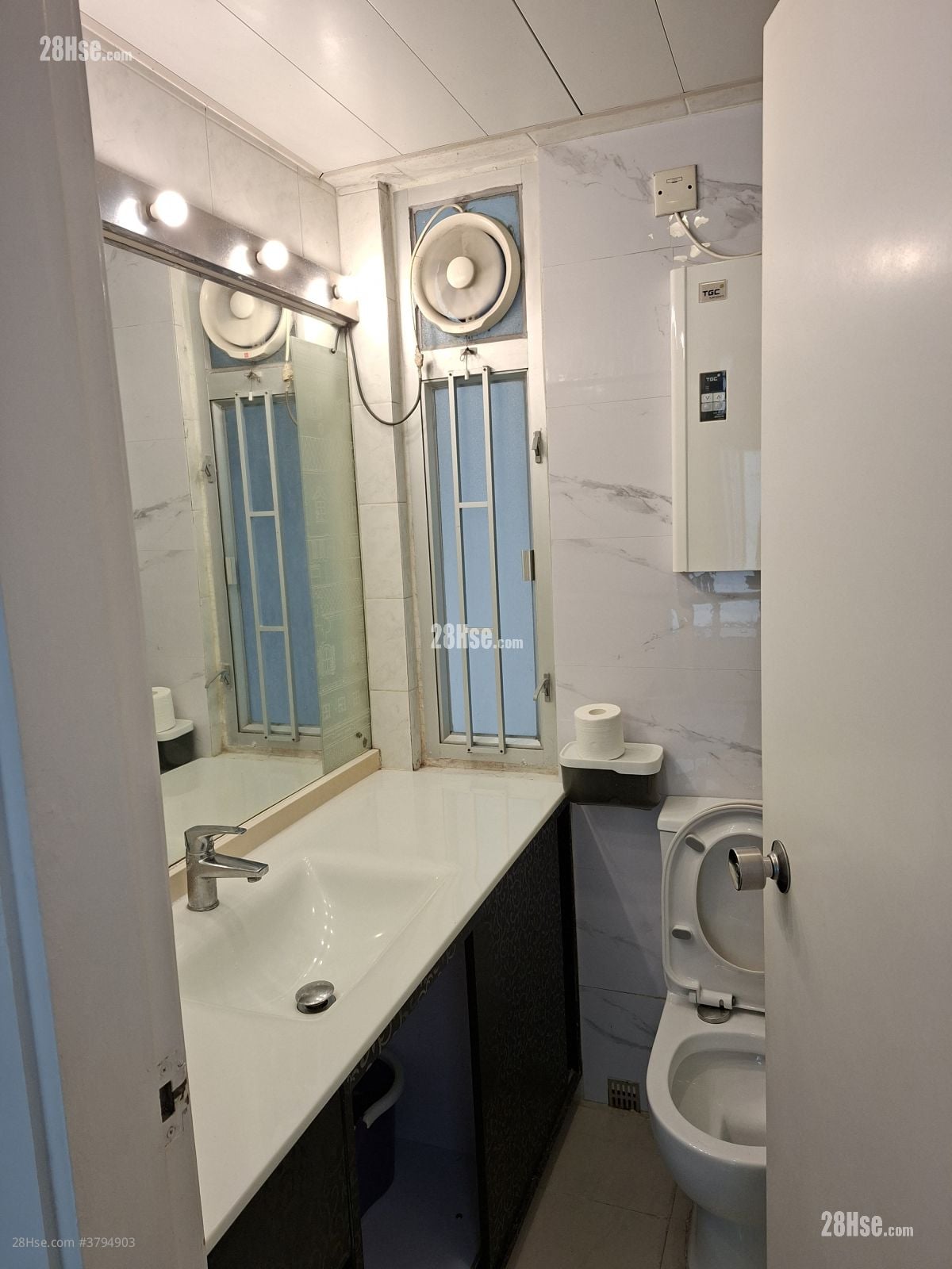 Riviera Gardens Rental 2 Bedrooms , 1 Bathroom 450 ft²