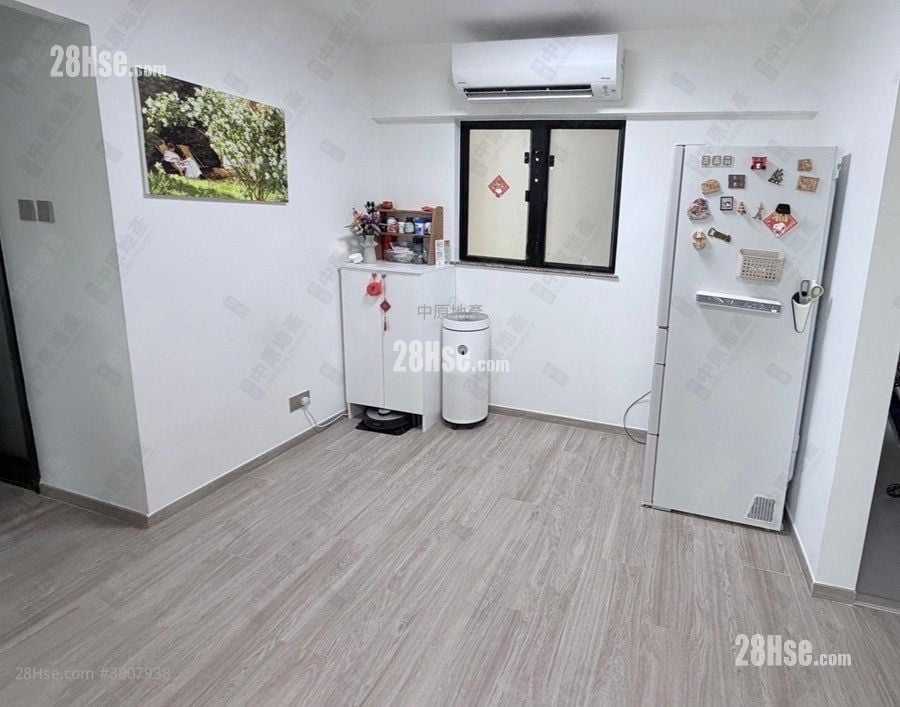 Nan Fung Plaza Sell 3 Bedrooms , 1 Bathroom 608 ft²