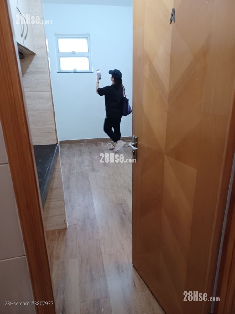 Fuk Hing Building Rental Studio , 1 Bathroom 150 ft²