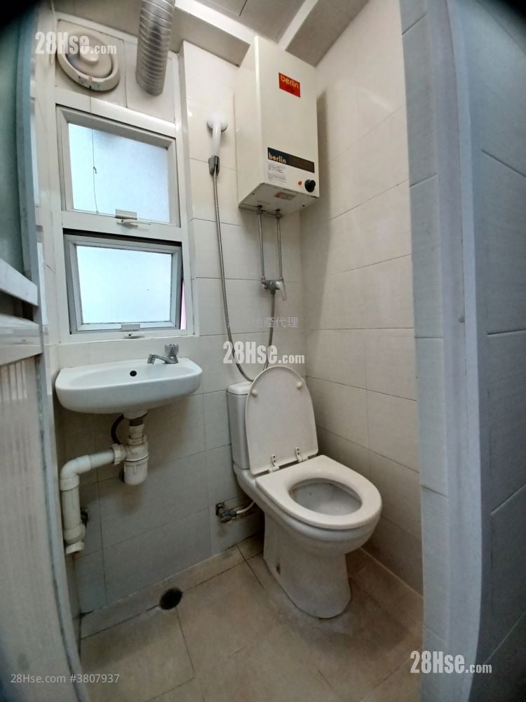 Fuk Hing Building Rental Studio , 1 Bathroom 150 ft²