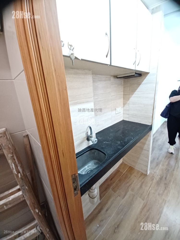 Fuk Hing Building Rental Studio , 1 Bathroom 150 ft²