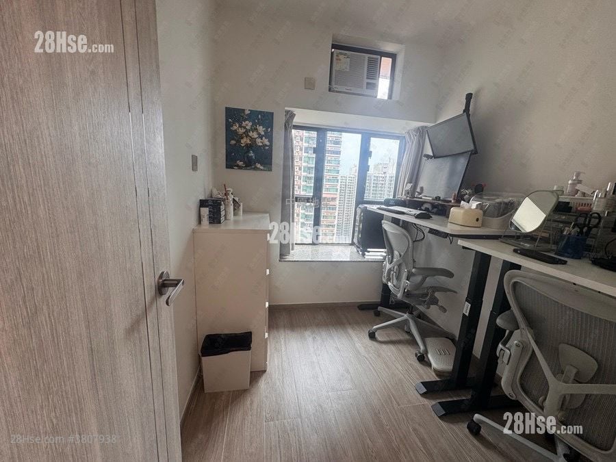 Nan Fung Plaza Sell 3 Bedrooms , 1 Bathroom 608 ft²