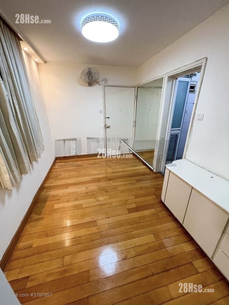 健威花园 租盘 2 房 , 1 浴室 446 平方尺