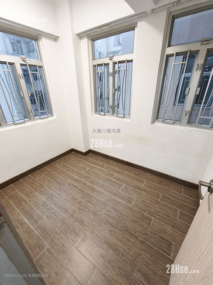 单幢楼房 租盘 2 房 , 1 浴室 300 平方尺