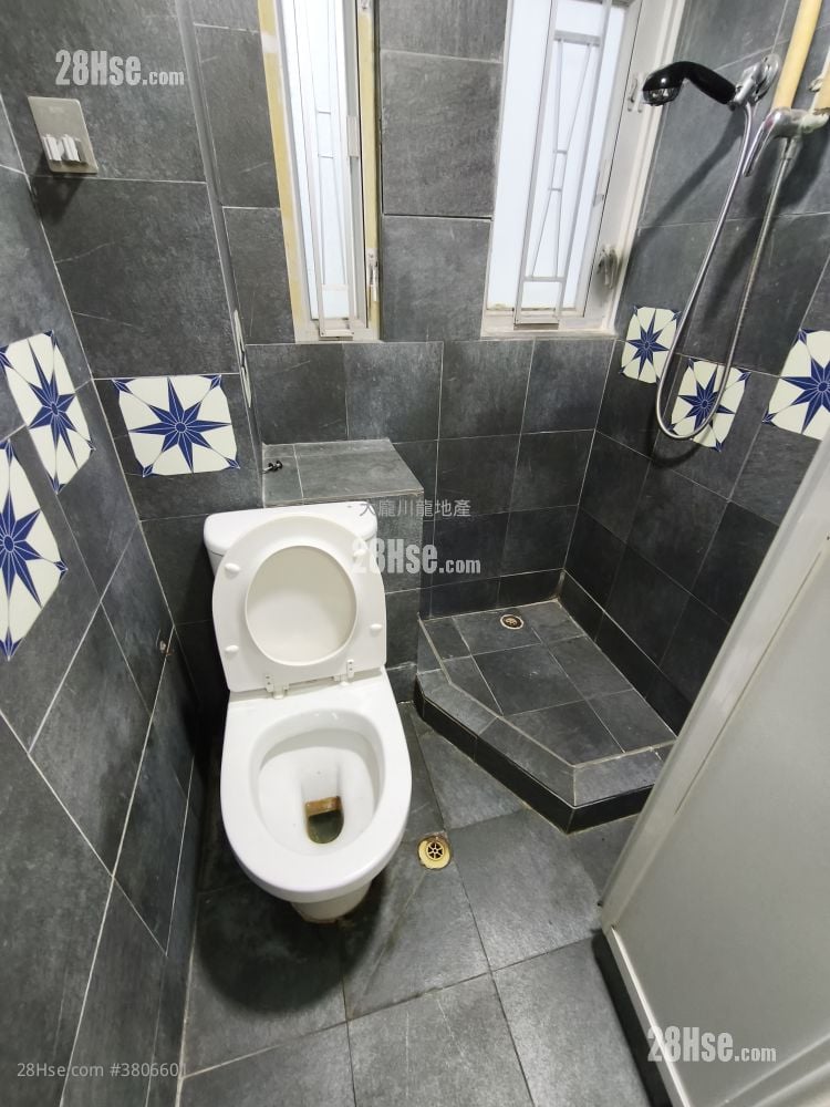 单幢楼房 租盘 2 房 , 1 浴室 300 平方尺