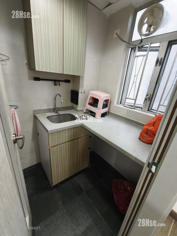 单幢楼房 租盘 2 房 , 1 浴室 300 平方尺