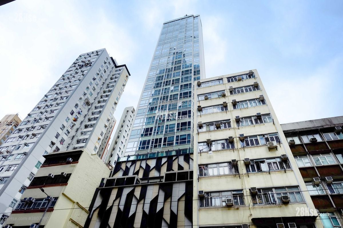 大厦外观: One Eighty 租盘 2 房 , 1 浴室 331 平方尺