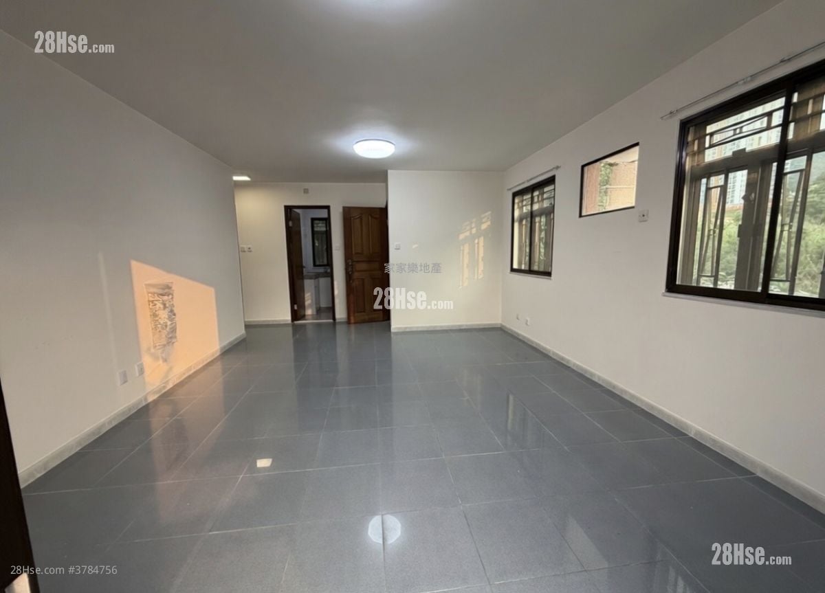 Village Rental 3 Bedrooms , 1 Bathroom 700 ft²