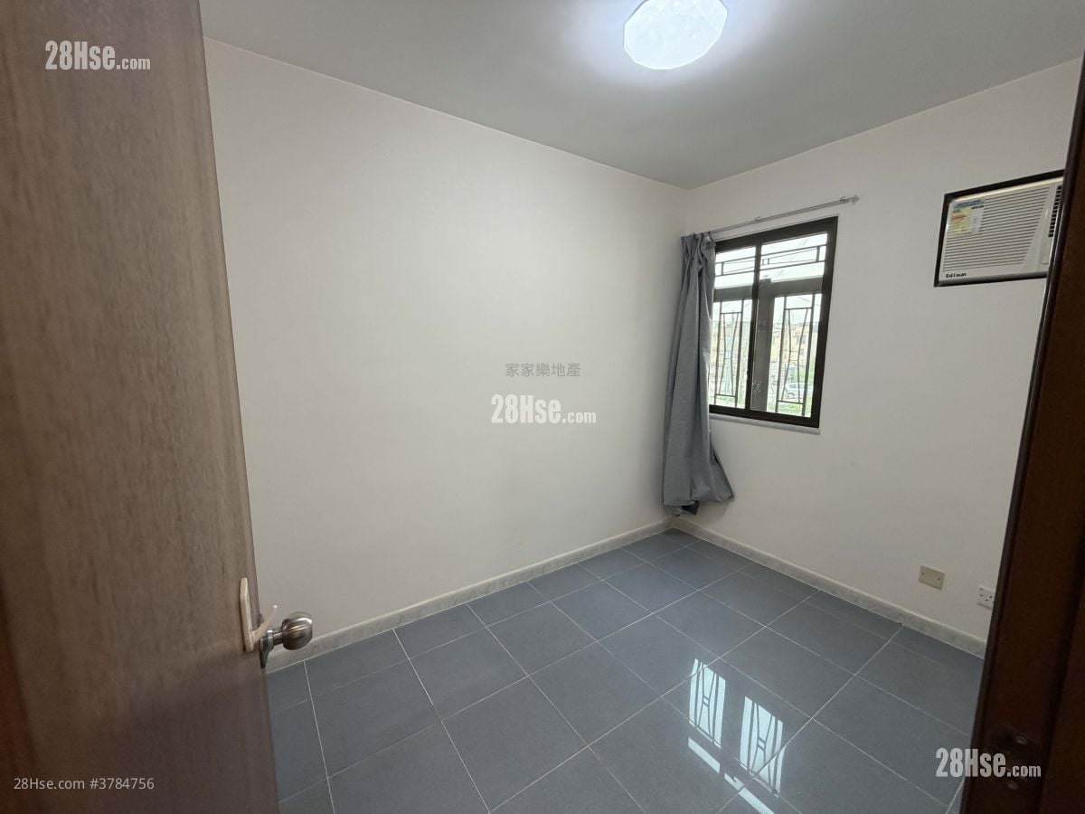 Village Rental 3 Bedrooms , 1 Bathroom 700 ft²