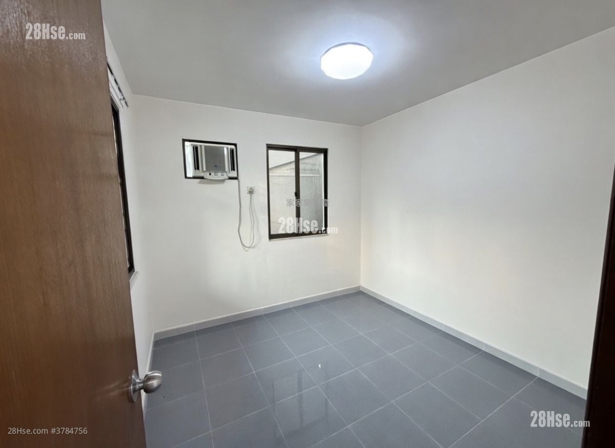 Village Rental 3 Bedrooms , 1 Bathroom 700 ft²