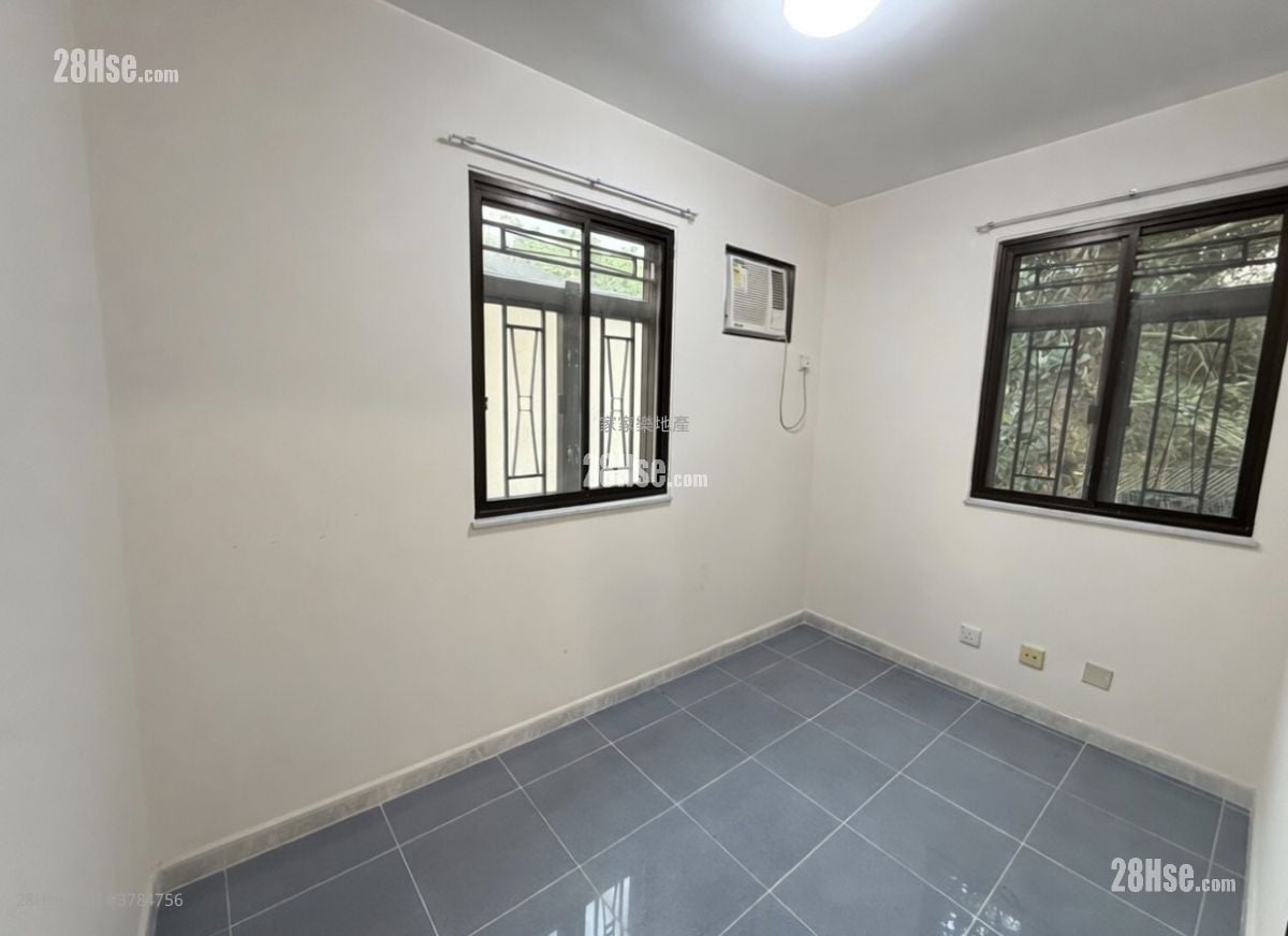 Village Rental 3 Bedrooms , 1 Bathroom 700 ft²