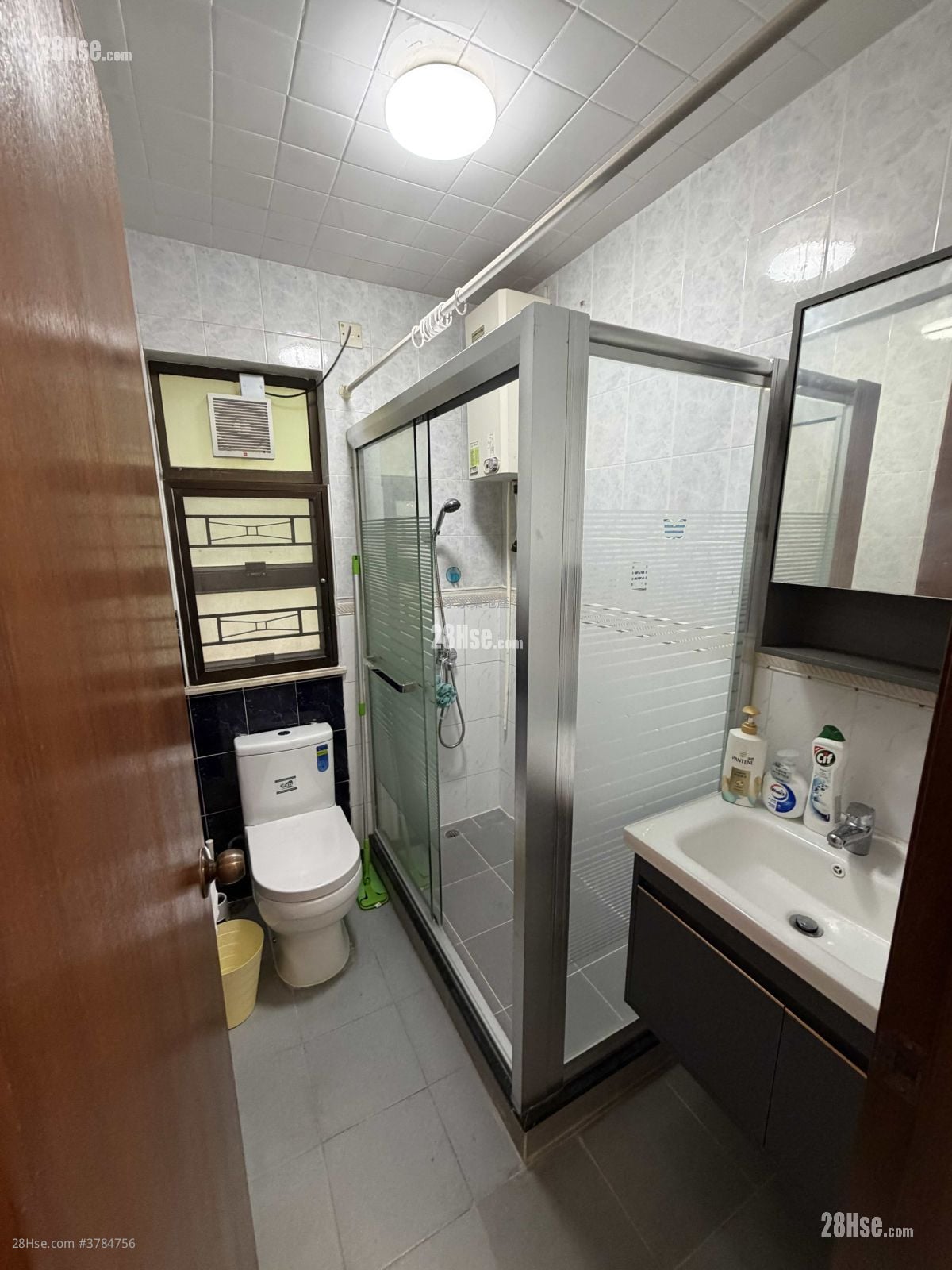 Village Rental 3 Bedrooms , 1 Bathroom 700 ft²